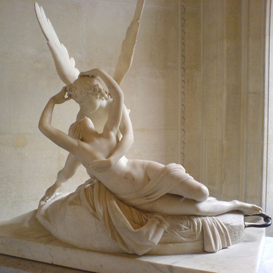 Estatua entitulada “Cupido e Psique”, de Antonio Canova 1787, representando o romance entre o deus do amor e a “alma”.